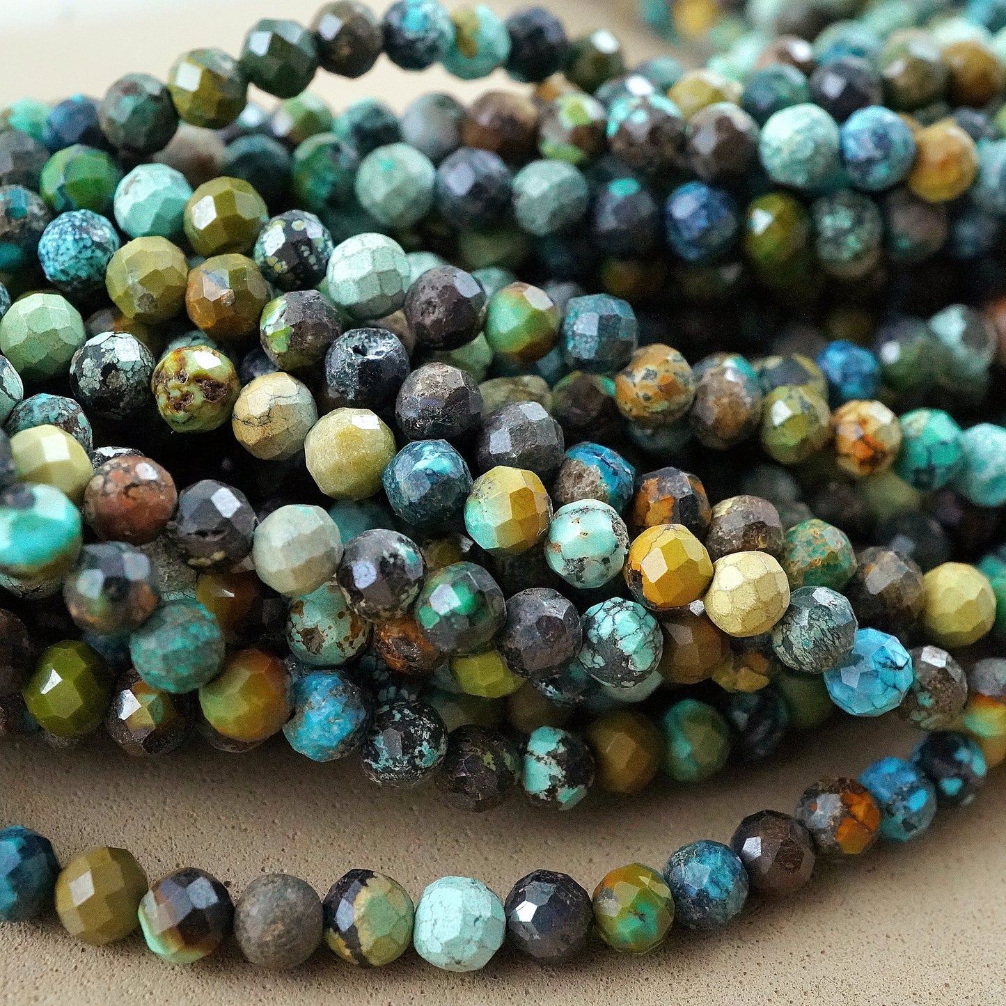 Turquoise (Round)(Micro)(Faceted)(Mix Grade)(2.5mm)(4mm)(15"Strand)