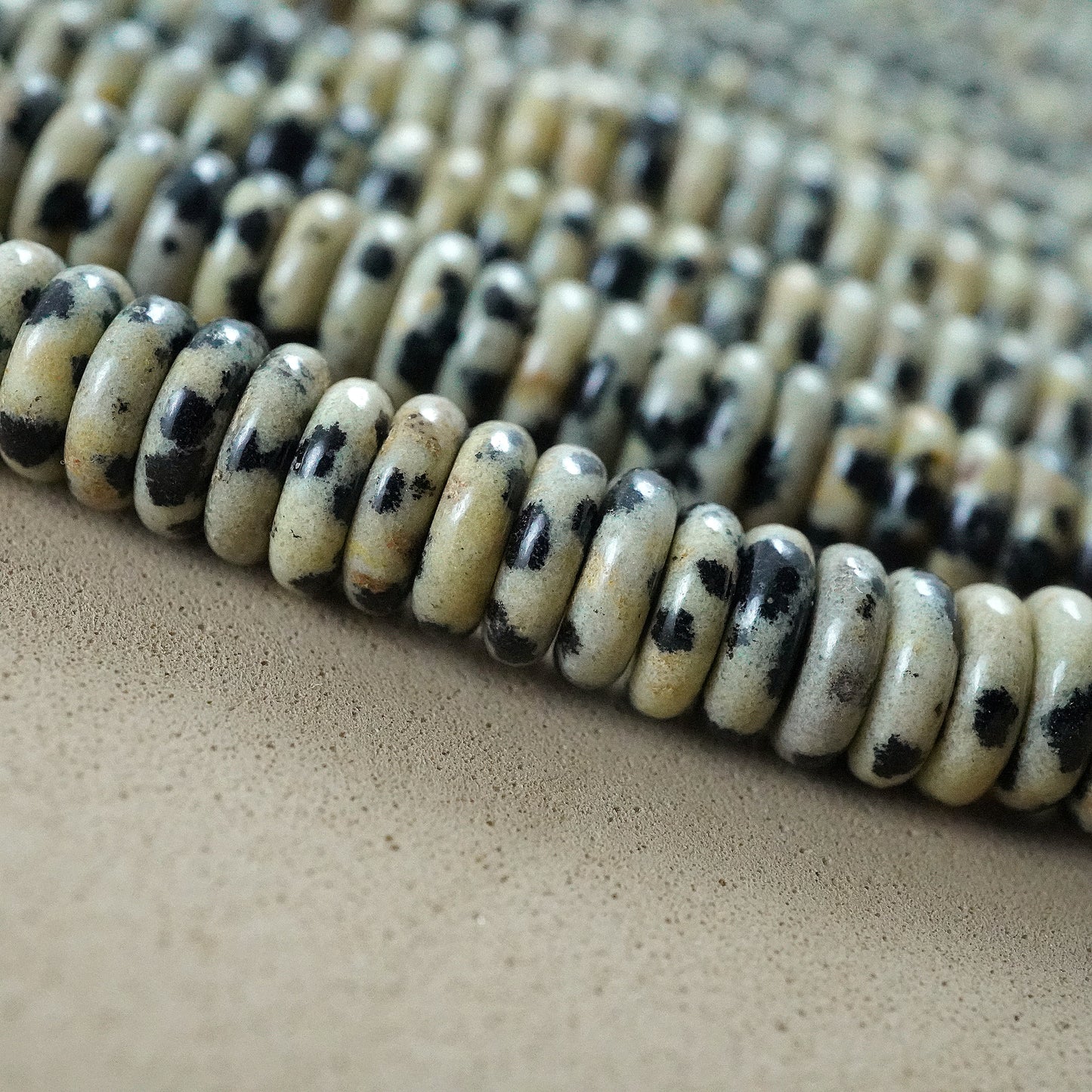 Dalmation Jasper (Rondelle)(Smooth)(6mmx2mm)(15.5"Strand)