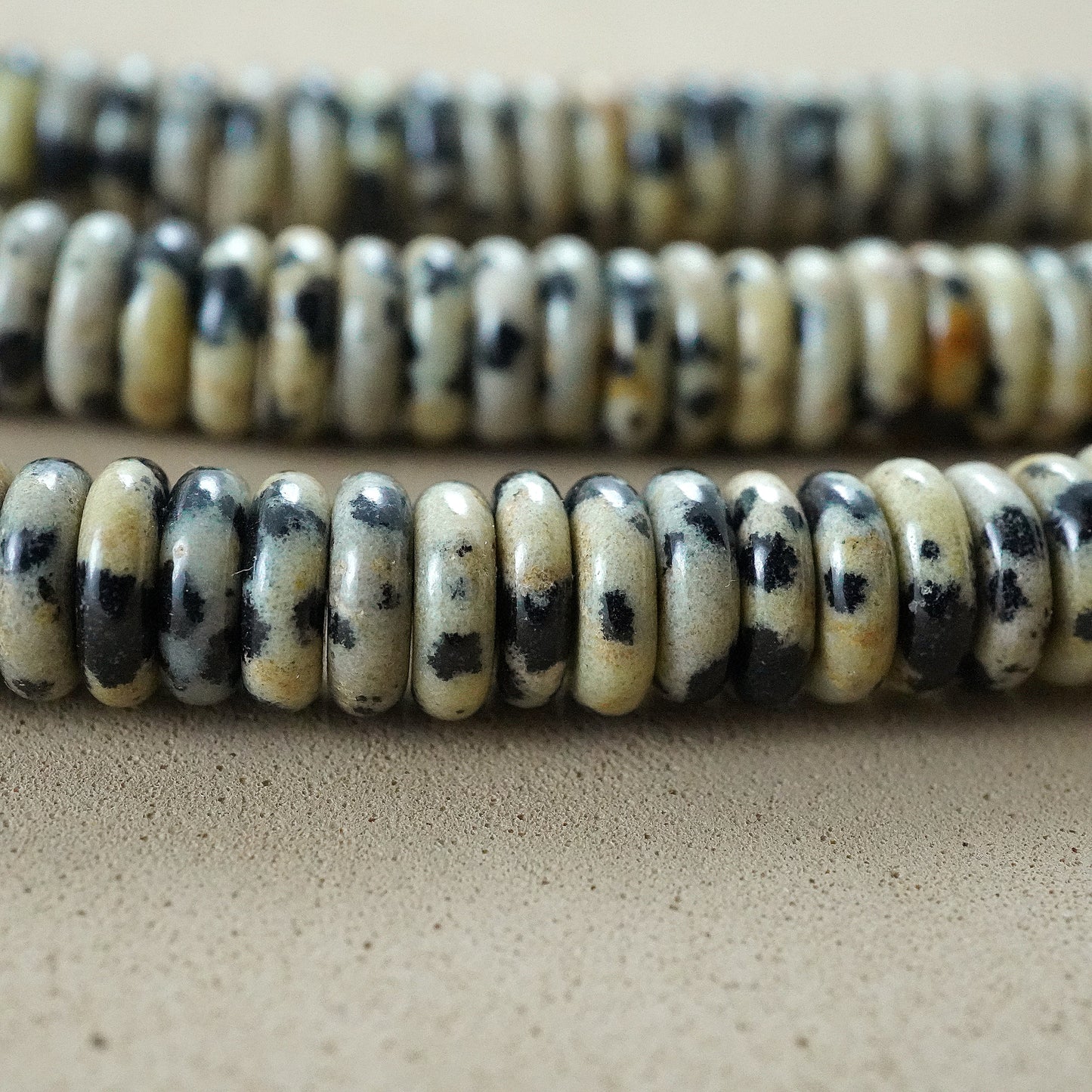 Dalmation Jasper (Rondelle)(Smooth)(6mmx2mm)(15.5"Strand)