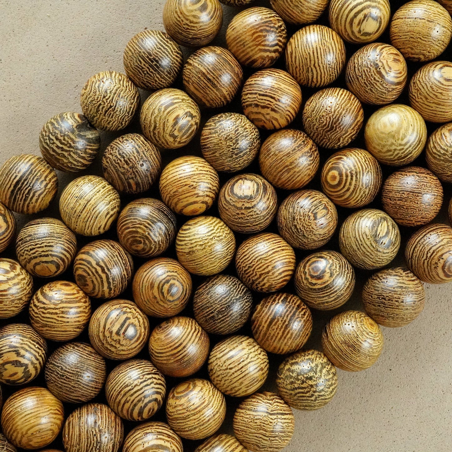 Wenge Wood (Round)(Smooth)(6mm)(8mm)(10mm)(12mm)(16"Strand)