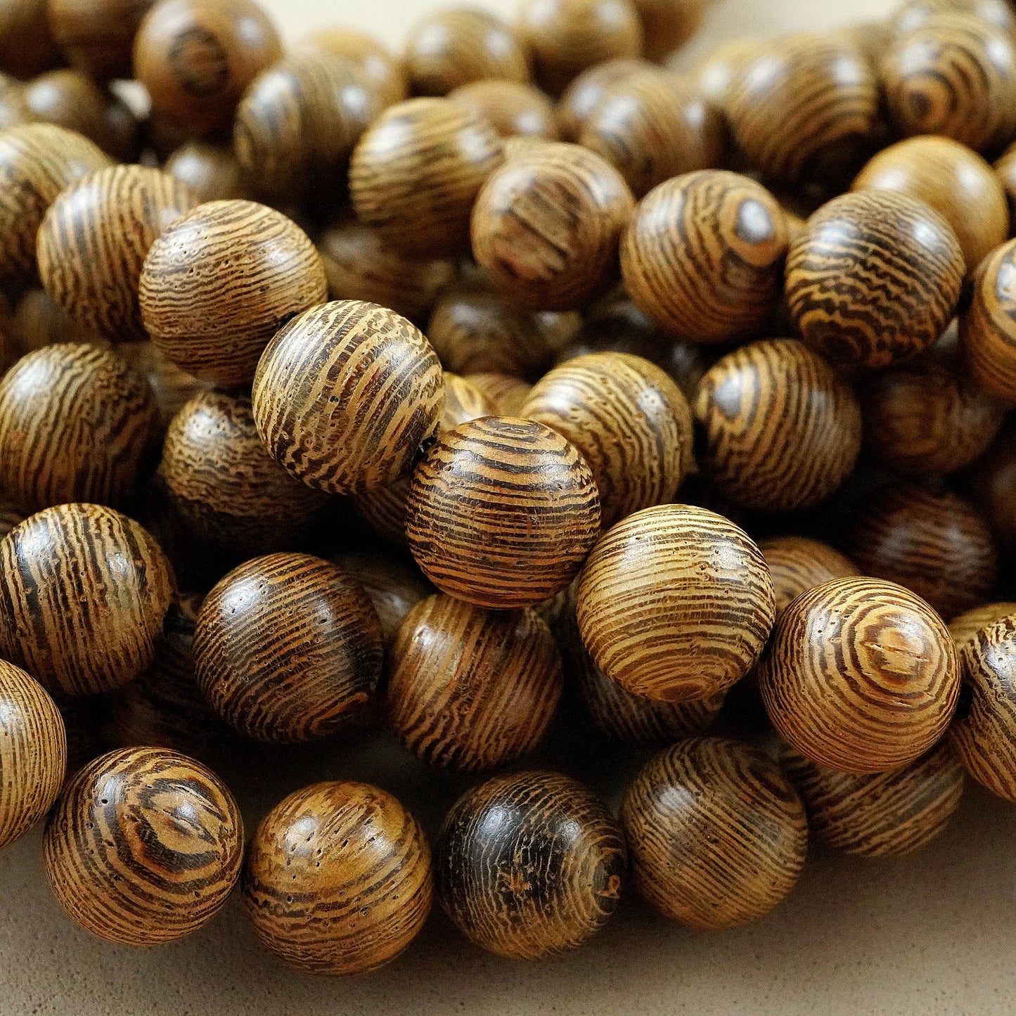 Wenge Wood (Round)(Smooth)(6mm)(8mm)(10mm)(12mm)(16"Strand)