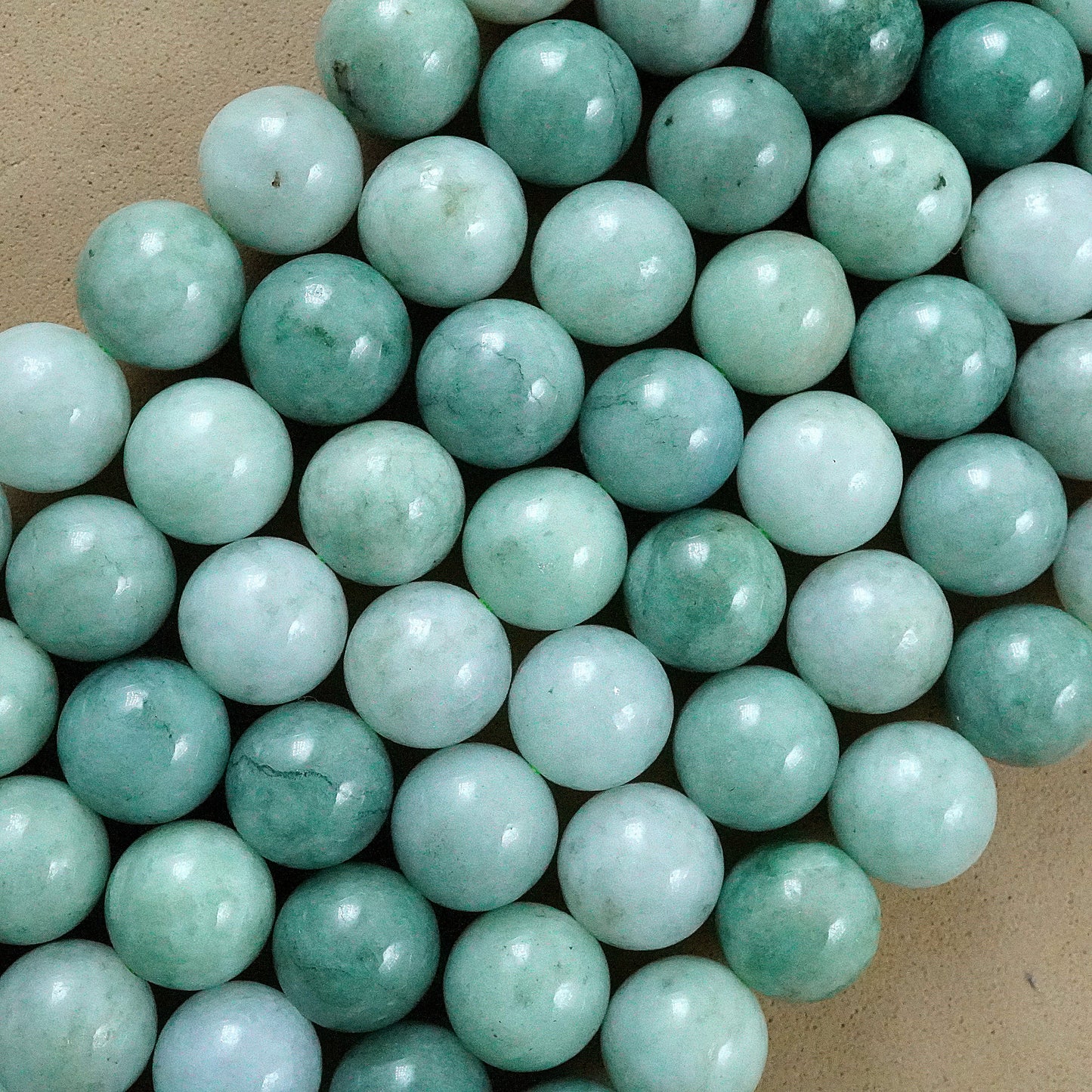 Green Burmese Jade (Round)(Smooth)(6mm)(8mm)(10mm)(12mm)(15"Strand)