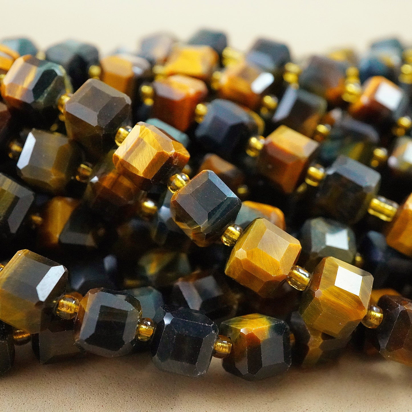 Hawk's Eye (Cube)(Faceted)(8mm)(15"Strand)