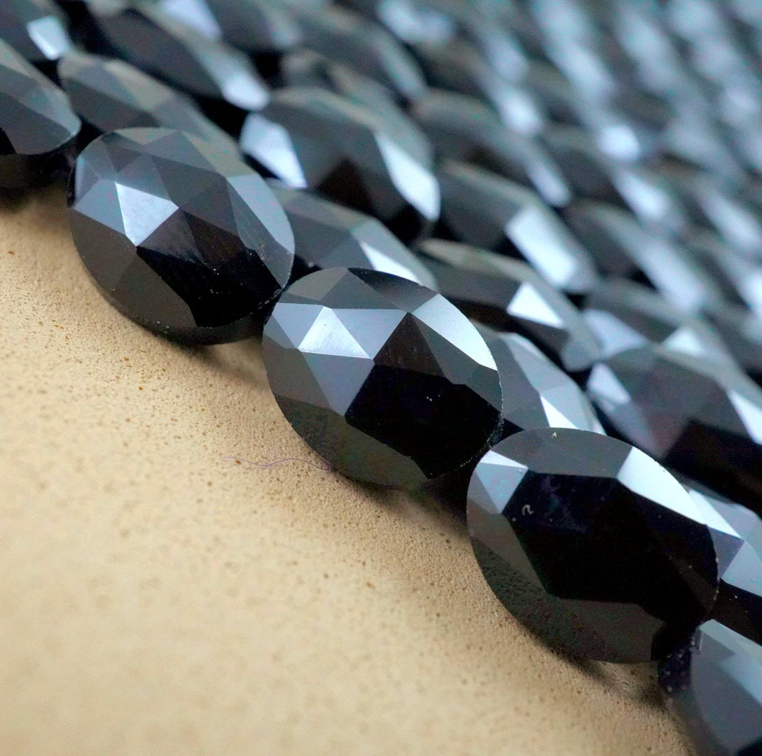 Black Onyx (Oval)(Faceted)(8x10mm)(15"Strand)