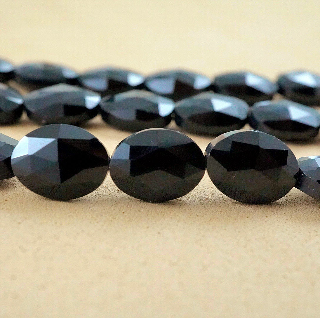 Black Onyx (Oval)(Faceted)(8x10mm)(15"Strand)