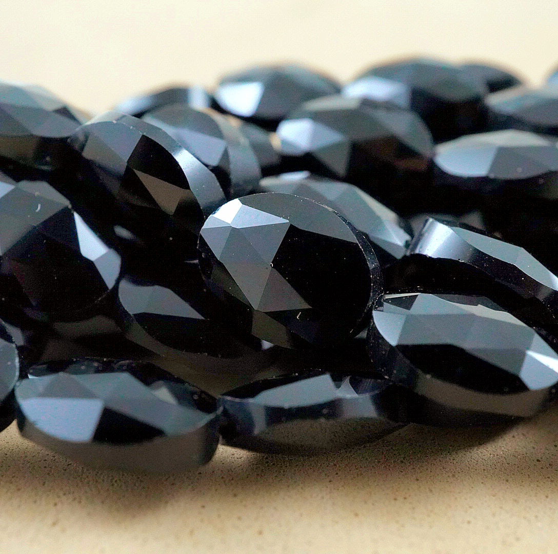 Black Onyx (Oval)(Faceted)(8x10mm)(15"Strand)