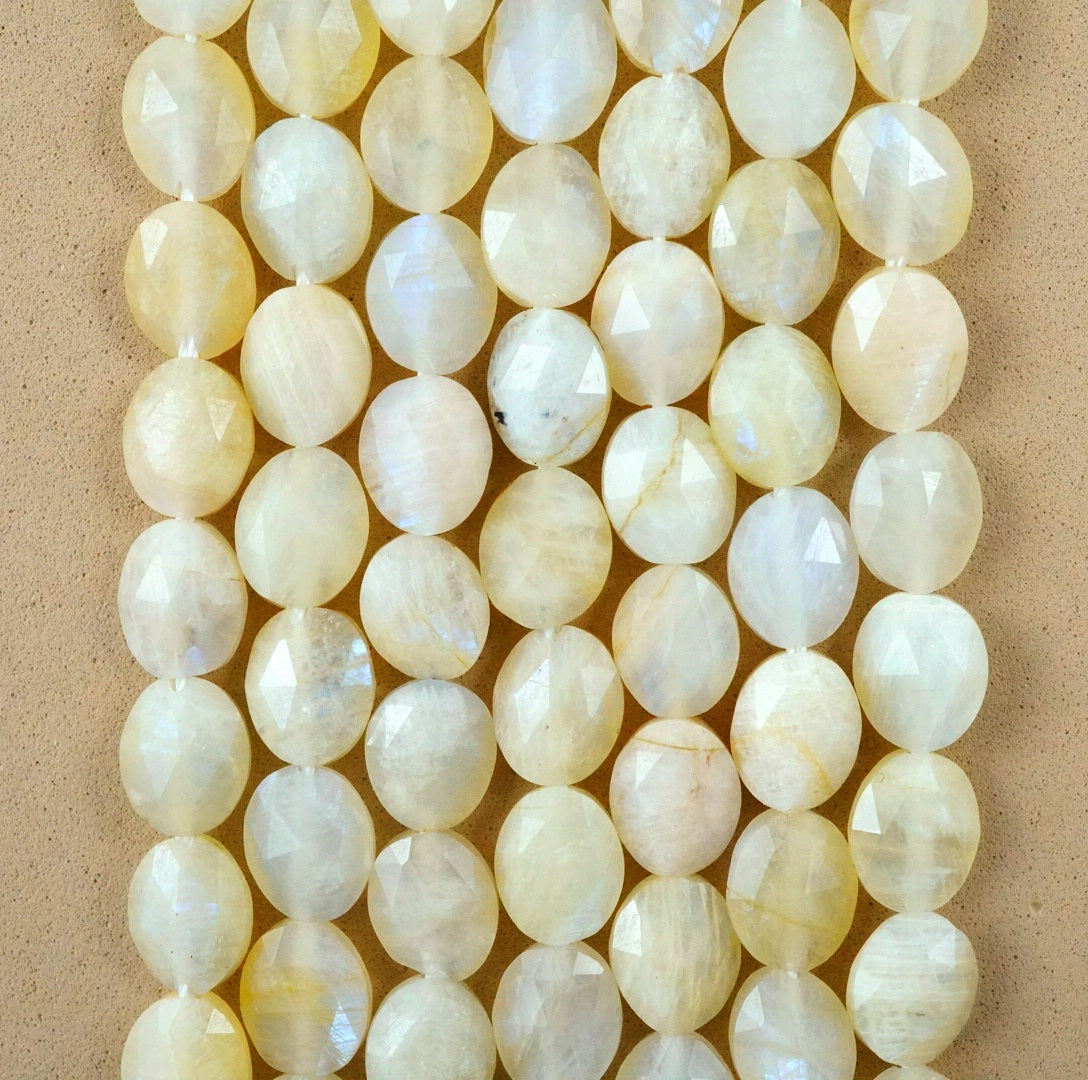 White Moonstone (Oval)(Faceted)(8x10mm)(15"Strand)