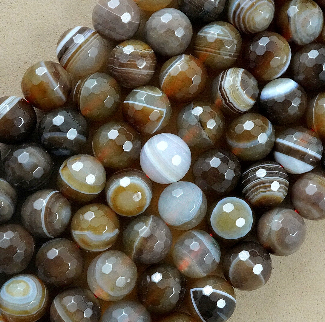 Sardonyx (Round)(Faceted)(4mm)(6mm)(8mm)(10mm)(16"Strand)