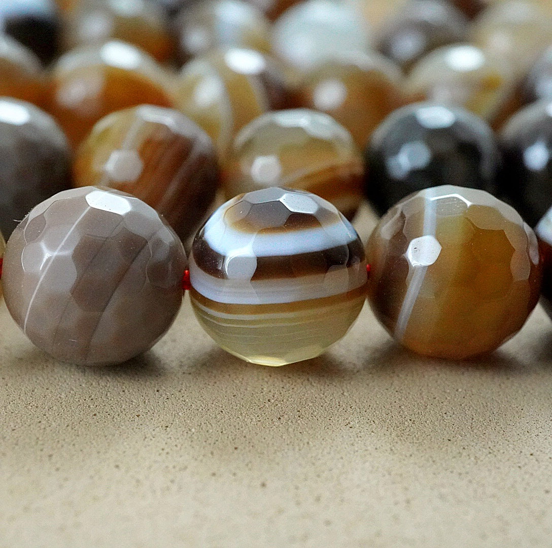 Sardonyx (Round)(Faceted)(4mm)(6mm)(8mm)(10mm)(16"Strand)