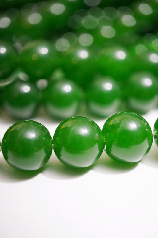 Green Jade (Dyed)(Round)(Smooth)(4mm)(6mm)(8mm)(10mm)(16"Strand)