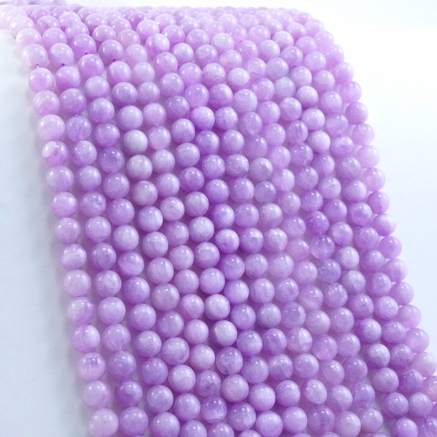 Kunzite (AAA)(Round)(Smooth)(6mm)(8mm)(16"Strand)