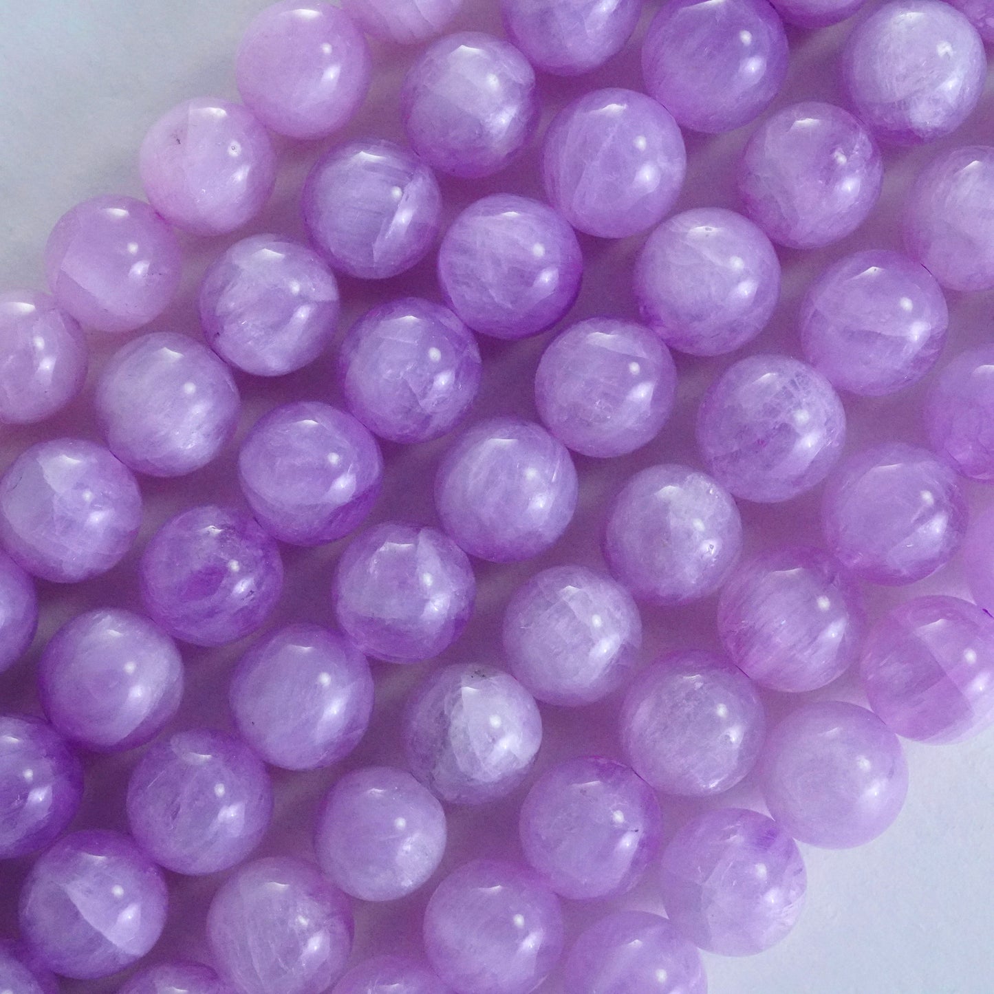 Kunzite (AAA)(Round)(Smooth)(6mm)(8mm)(16"Strand)