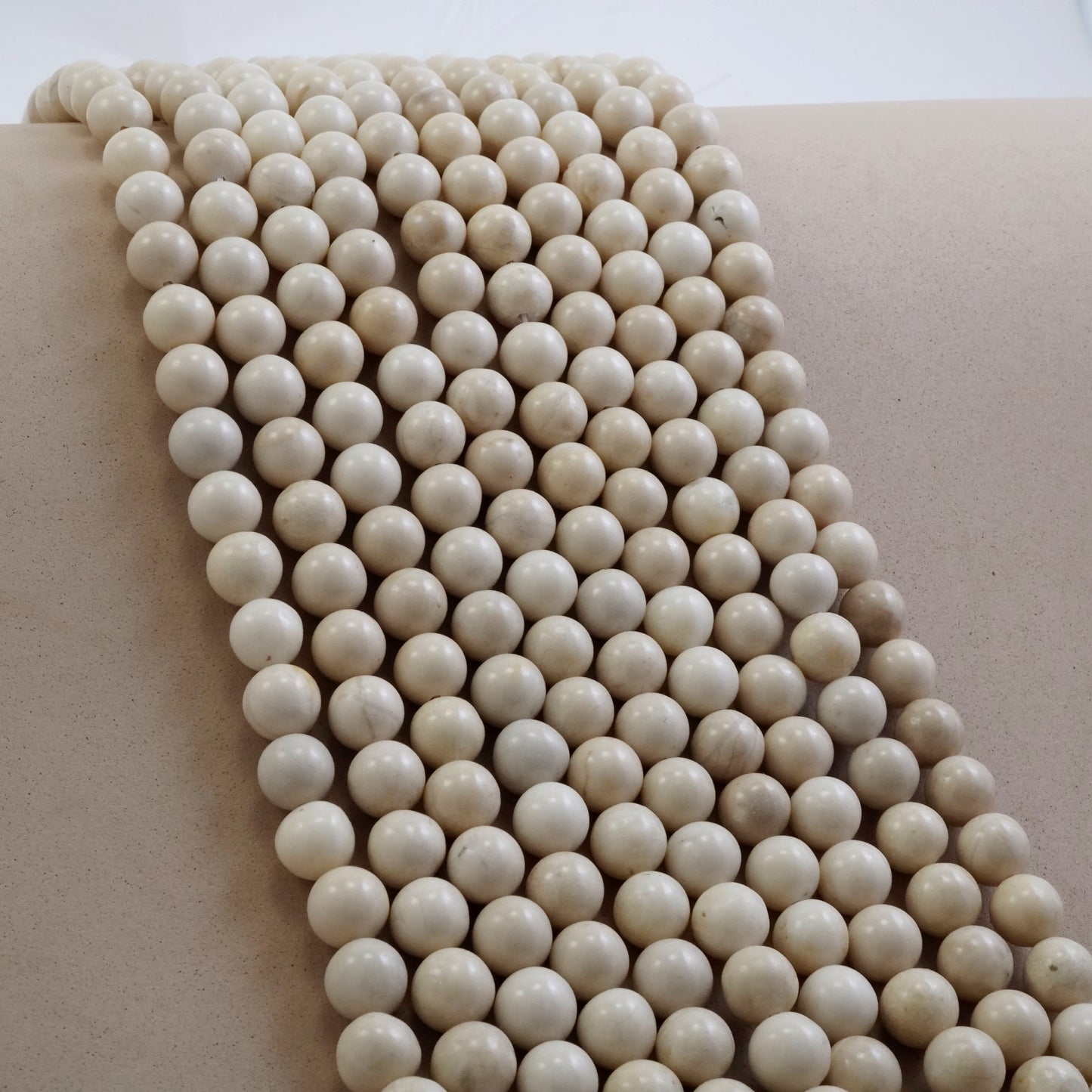 Riverstone Jasper (Round)(Smooth)(4mm)(6mm)(8mm)(10mm)(16"Strand)