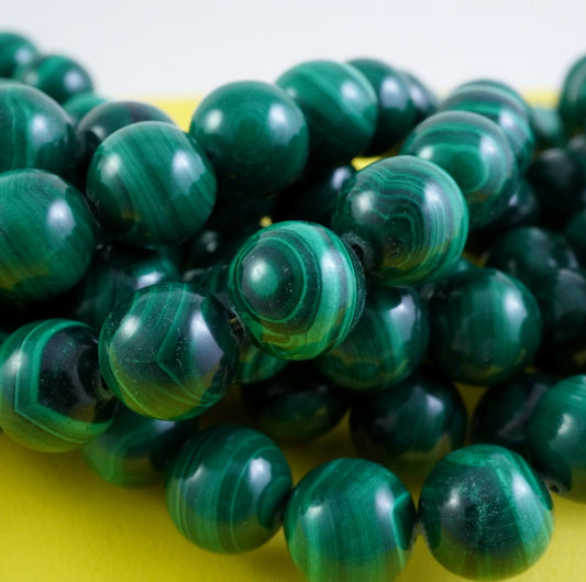 Malachite (Round)(Smooth)(4mm)(6mm)(8mm)(10mm)(16"Strand)