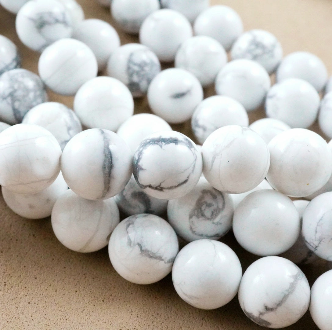 Howlite (Round)(Smooth)(4mm)(6mm)(8mm)(10mm) (12mm)(16"Strand)