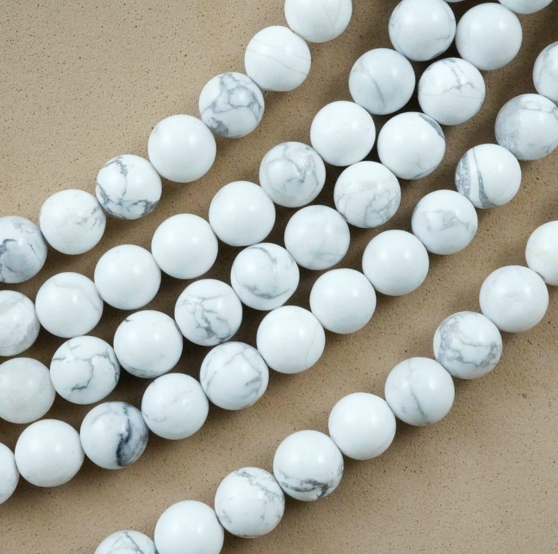 Howlite (Round)(Smooth)(4mm)(6mm)(8mm)(10mm) (12mm)(16"Strand)