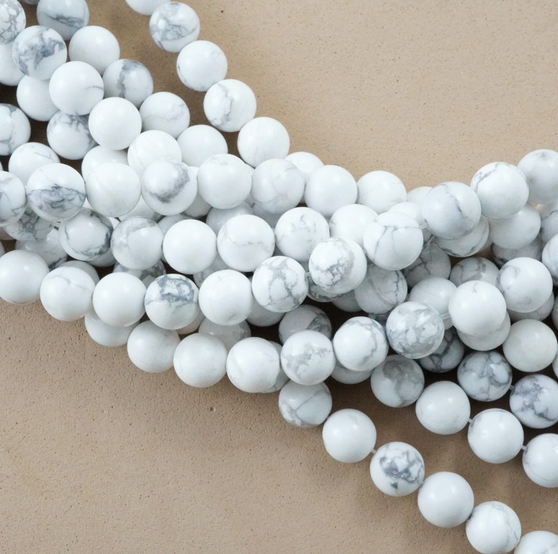 Howlite (Round)(Smooth)(4mm)(6mm)(8mm)(10mm) (12mm)(16"Strand)