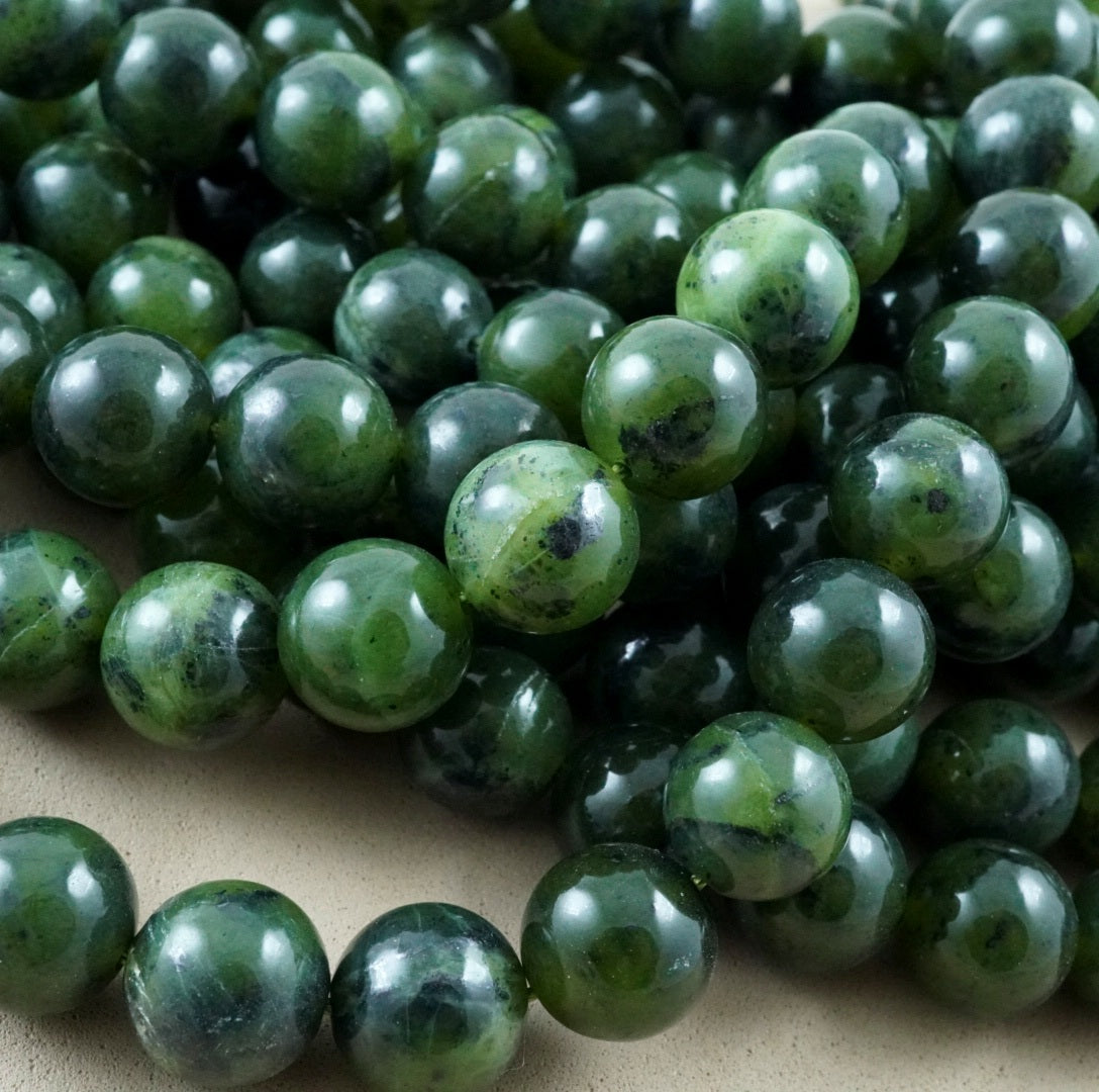 Canadian Jade (Round)(Smooth)(4mm)(6mm)(8mm)(10mm)(12mm)(16"Strand)