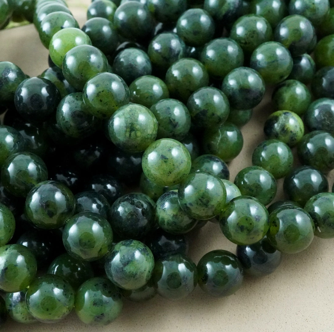 Canadian Jade (Round)(Smooth)(4mm)(6mm)(8mm)(10mm)(12mm)(16"Strand)