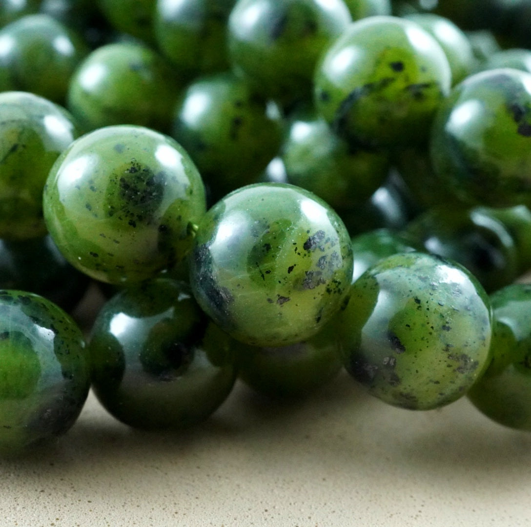 Canadian Jade (Round)(Smooth)(4mm)(6mm)(8mm)(10mm)(12mm)(16"Strand)