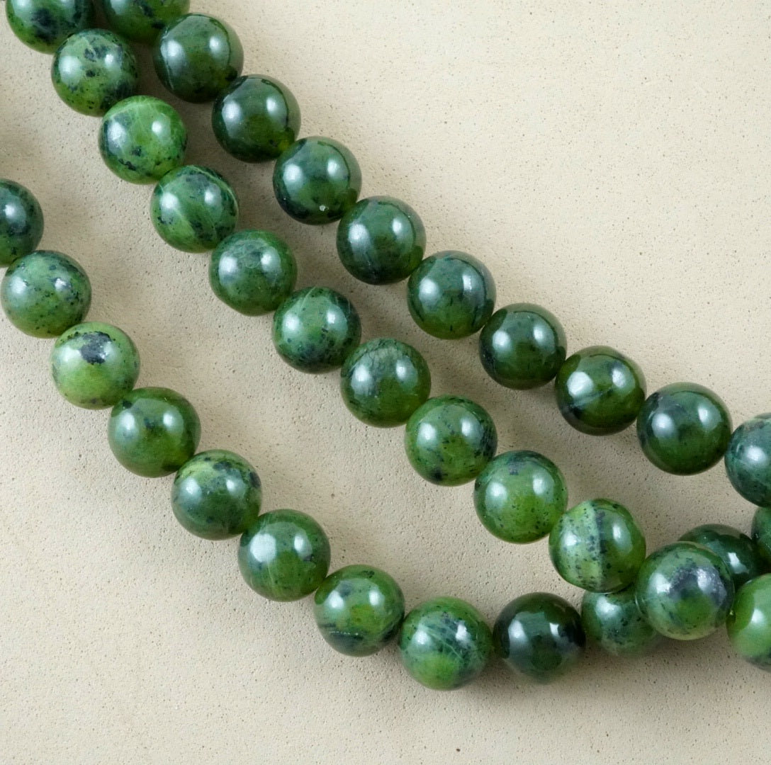 Canadian Jade (Round)(Smooth)(4mm)(6mm)(8mm)(10mm)(12mm)(16"Strand)