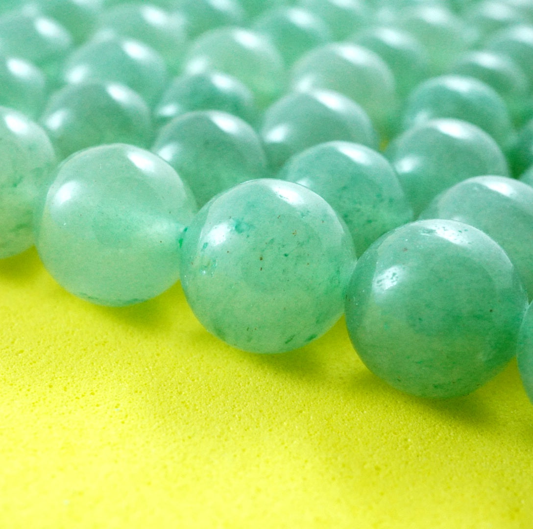 Green Aventurine (Round)(Smooth)(4mm)(6mm)(8mm)(10mm)(12mm)(16"Strand)