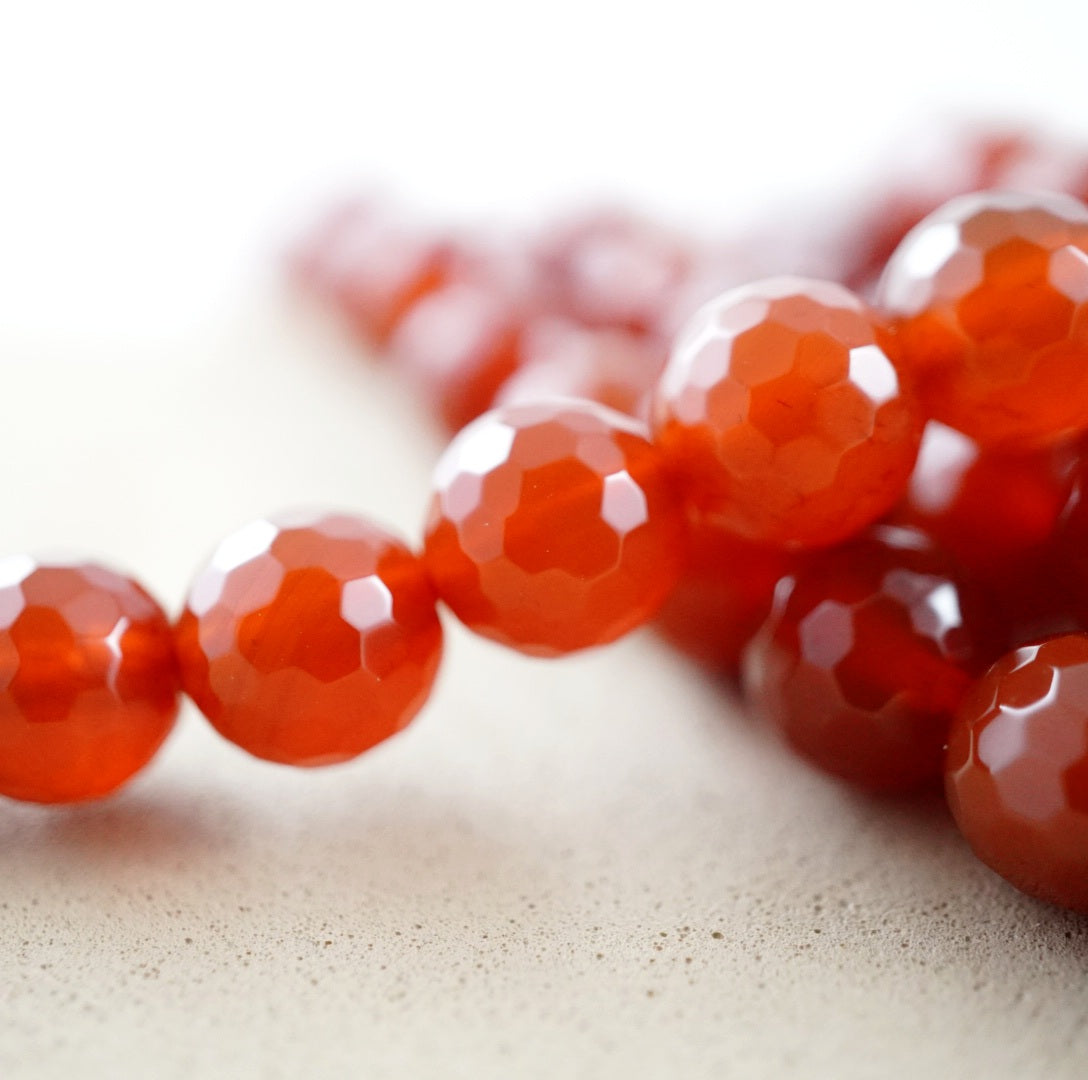 Carnelian (Round)(Faceted)(4mm)(6mm)(8mm)(10mm)(16"Strand)