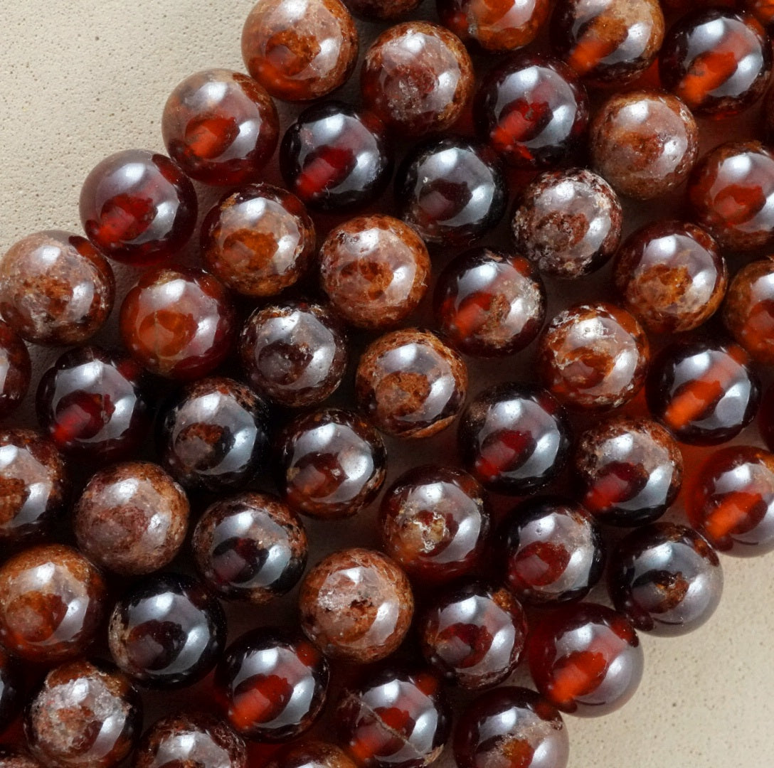 Hessonite Garnet (Round)(Smooth)(4mm)(6mm)(8mm)(10mm)(16"Strand)