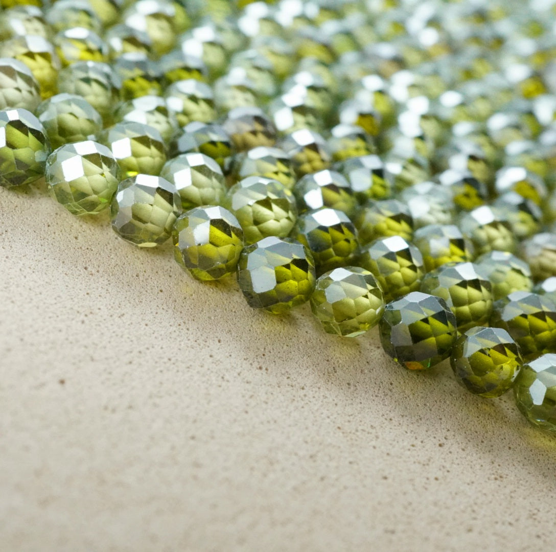 Cubic Zirconia (Round)(Micro)(Faceted)(Green)(Dyed)(2mm)(4mm)(16"Strand)