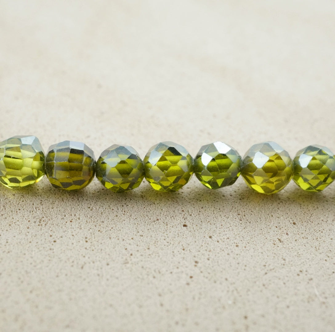 Cubic Zirconia (Round)(Micro)(Faceted)(Green)(Dyed)(2mm)(4mm)(16"Strand)