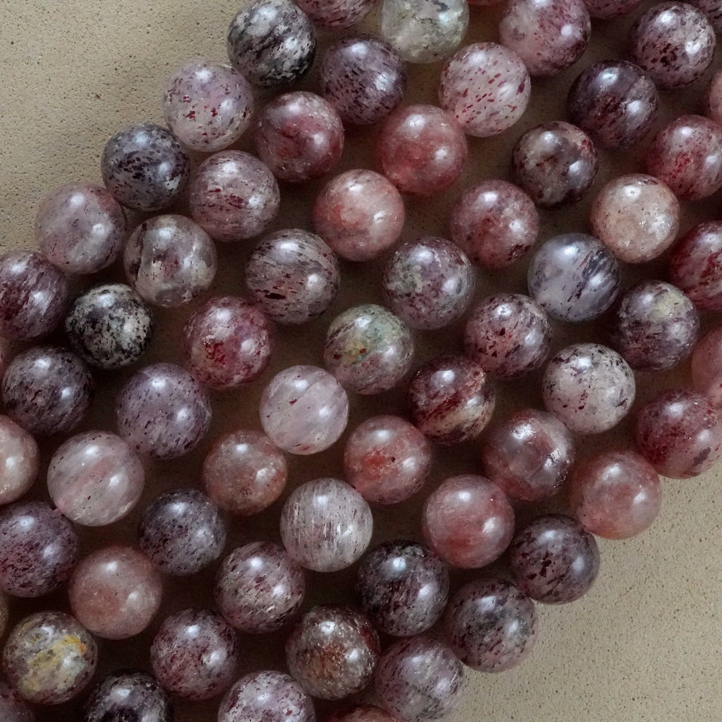 Strawberry Quartz (Round)(Smooth)(4mm)(6mm)(8mm)(10mm)(16"Strand)