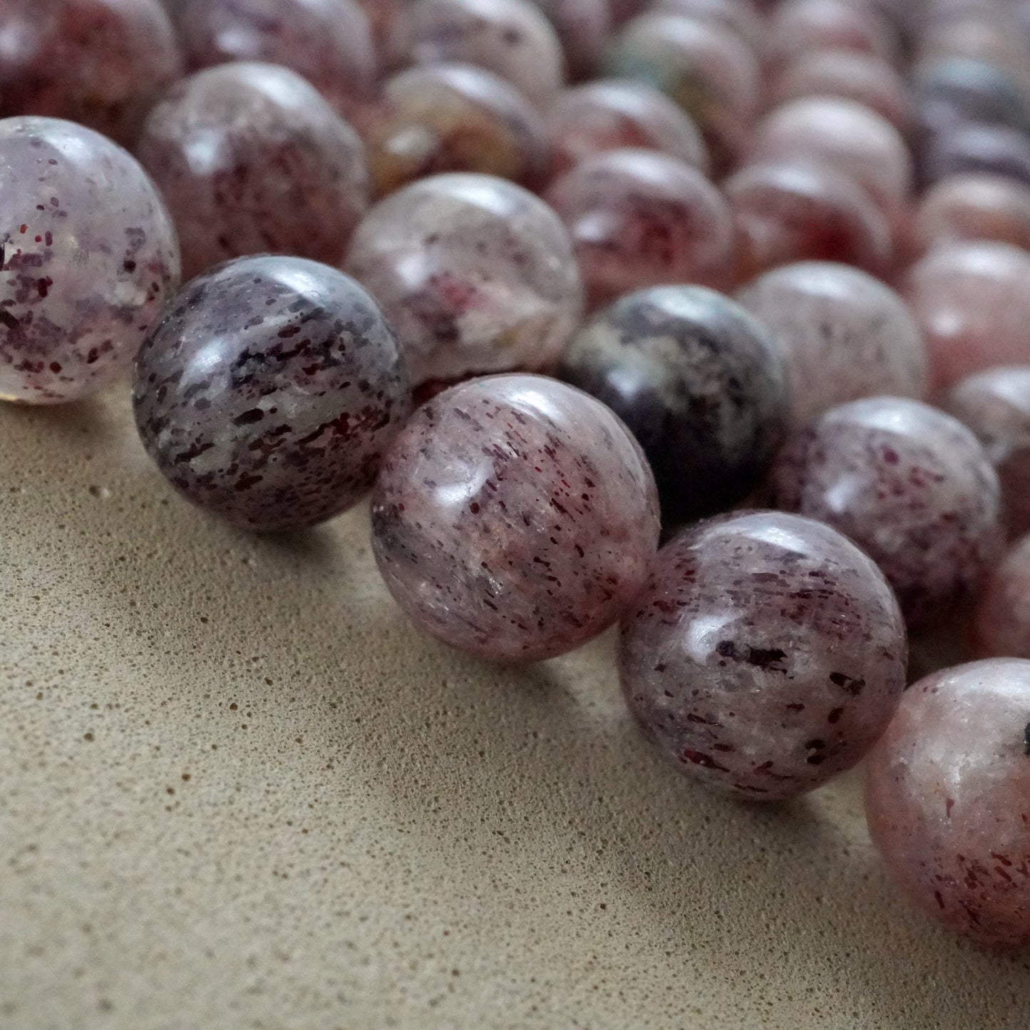 Strawberry Quartz (Round)(Smooth)(4mm)(6mm)(8mm)(10mm)(16"Strand)