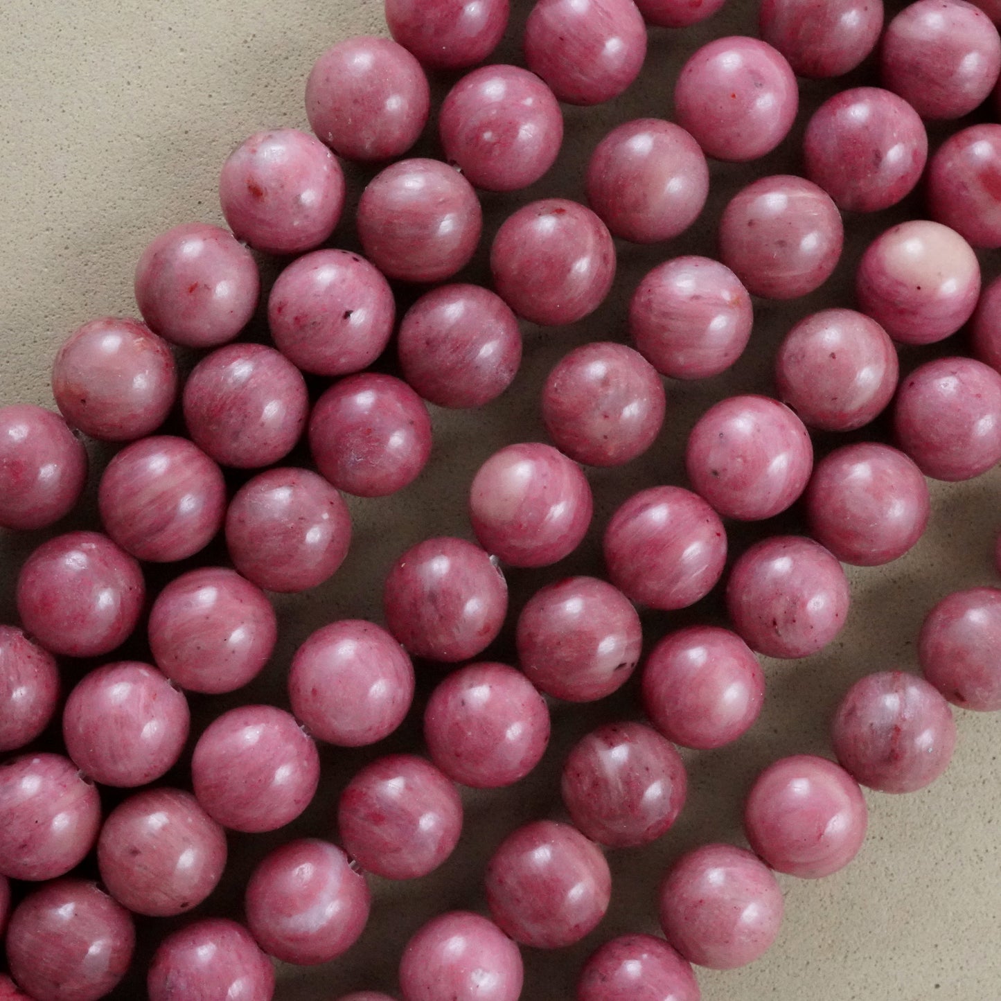 Thulite (Round)(Smooth)(4mm)(6mm)(8mm)(10mm)(12mm)(16"Strand)