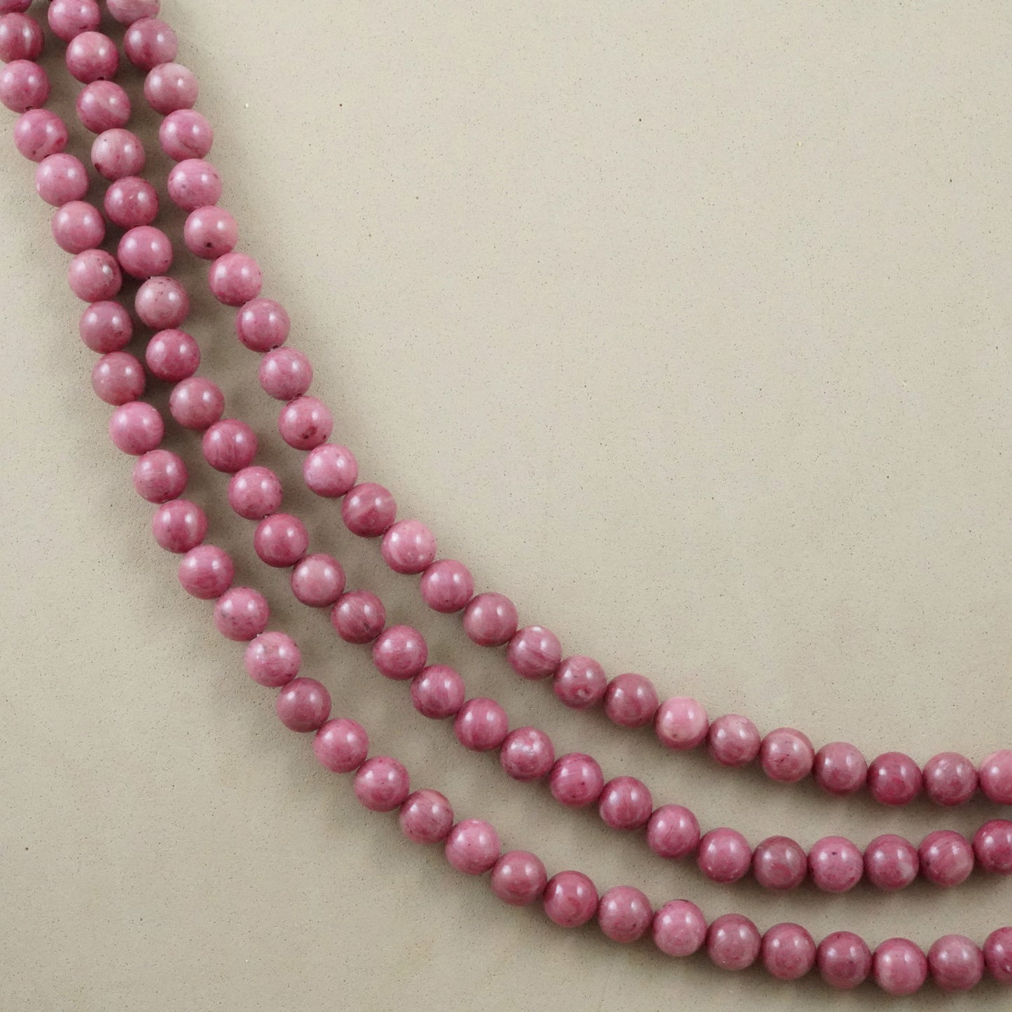 Thulite (Round)(Smooth)(4mm)(6mm)(8mm)(10mm)(12mm)(16"Strand)