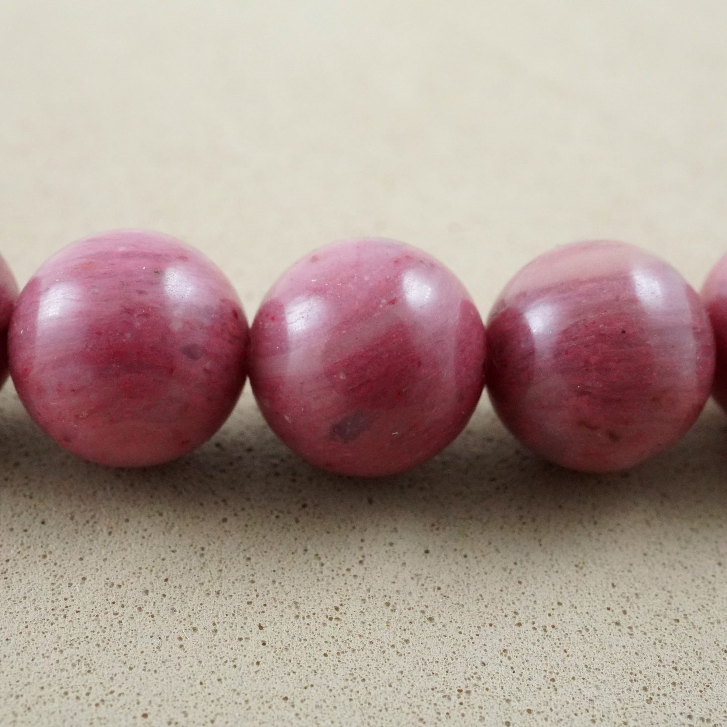 Thulite (Round)(Smooth)(4mm)(6mm)(8mm)(10mm)(12mm)(16"Strand)