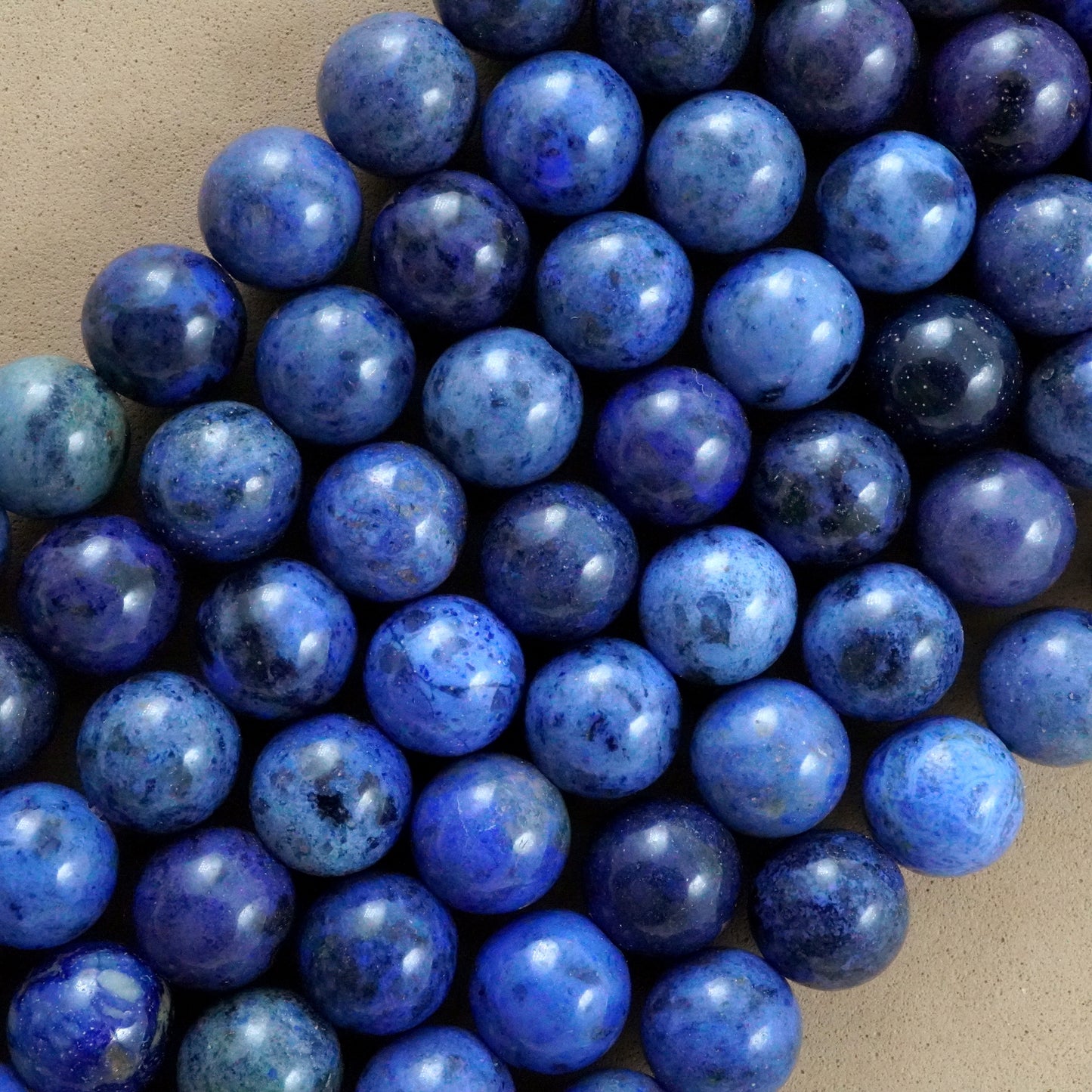 Dumortierite (Round)(Smooth)(4mm)(6mm)(8mm)(10mm)(16"Strand)