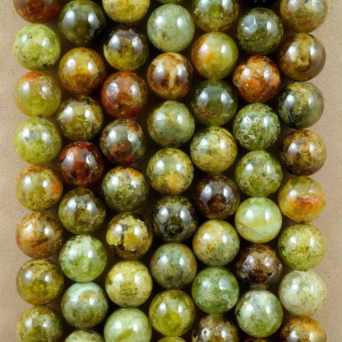 Green Garnet (Round)(Smooth)(4mm)(6mm)(8mm)(10mm)(16"Strand)