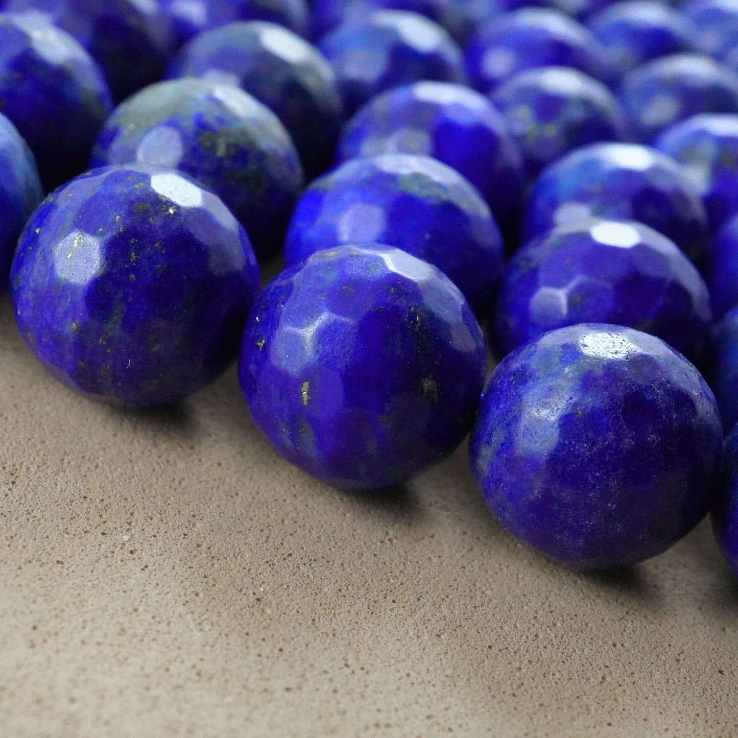 Lapis Lazuli (Round)(Faceted)(4mm)(6mm)(8mm)(10mm)(12mm)(16"Strand)