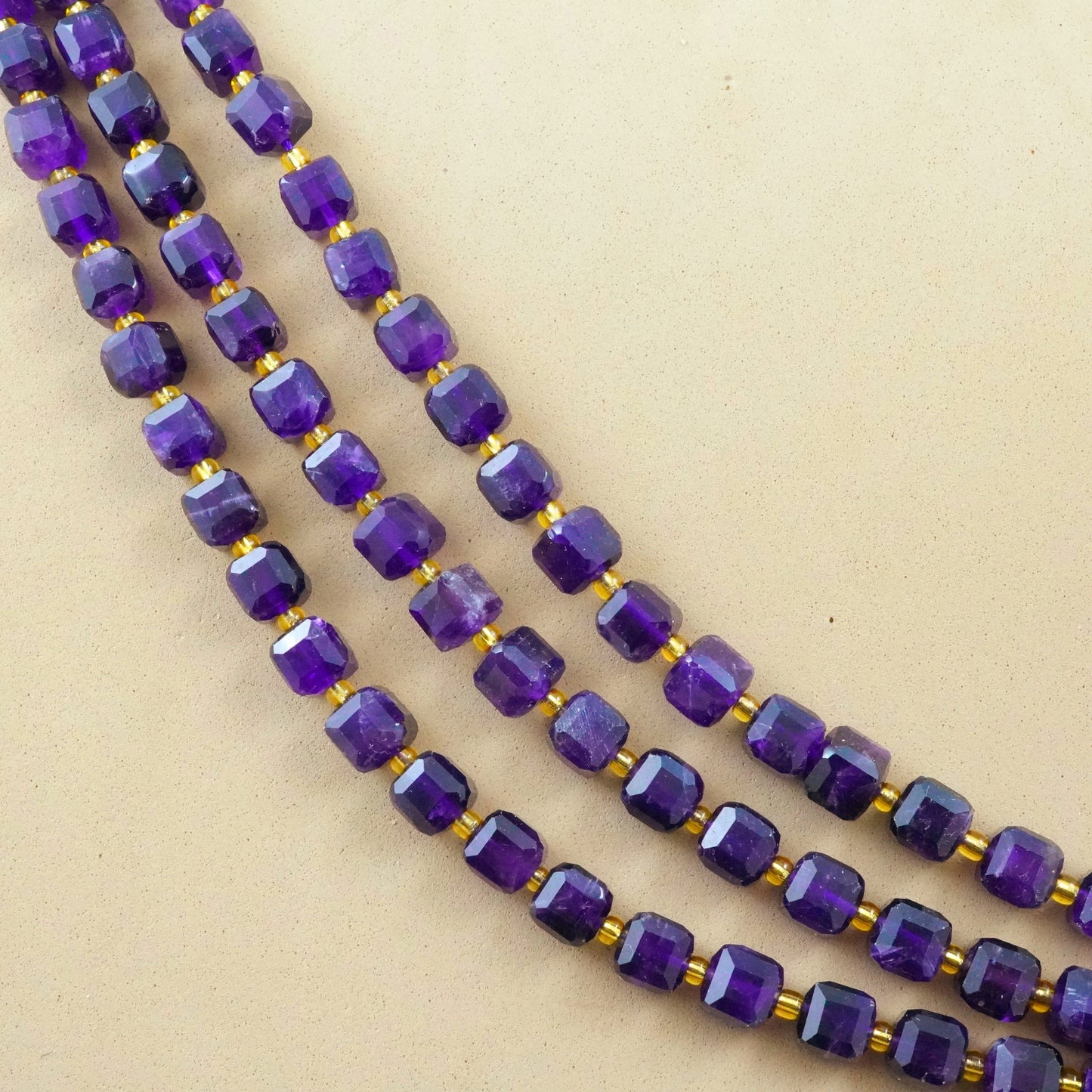 Amethyst (Cube)(Faceted)(8mm)(15"Strand)